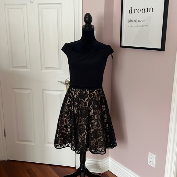 Xscape off the shoulder occasion lace fit and flare dress. Sz 10 - Picture 3 of 10